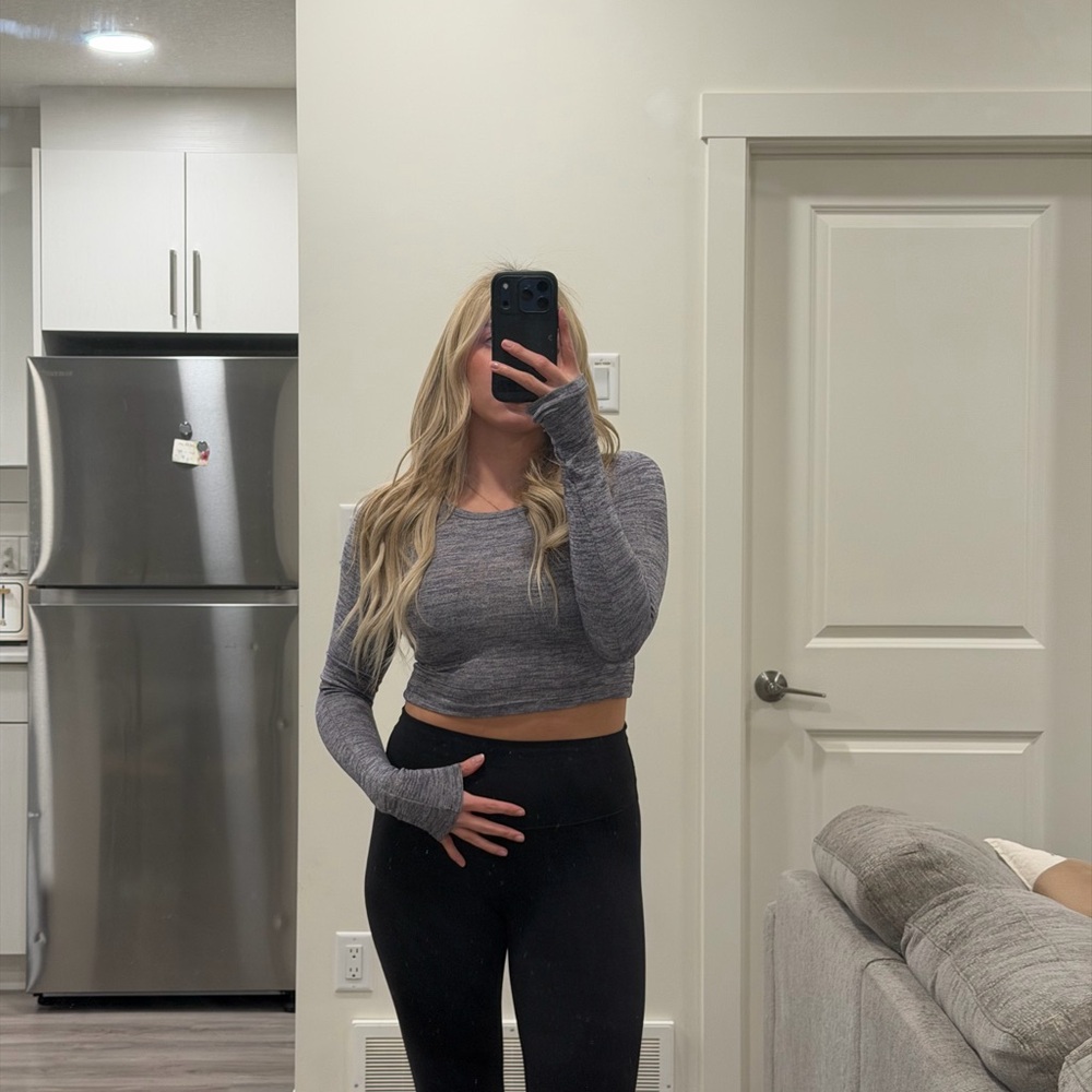 Aritzia Heather Grey Long-Sleeve Crop Top with Thumb Holes